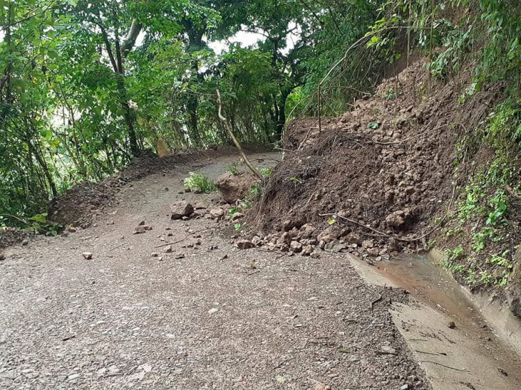 Las lluvias de las últimas horas en Arcatao han provocado deslizamientos de tierra y piedras en algunos lugares de nuestro municipios