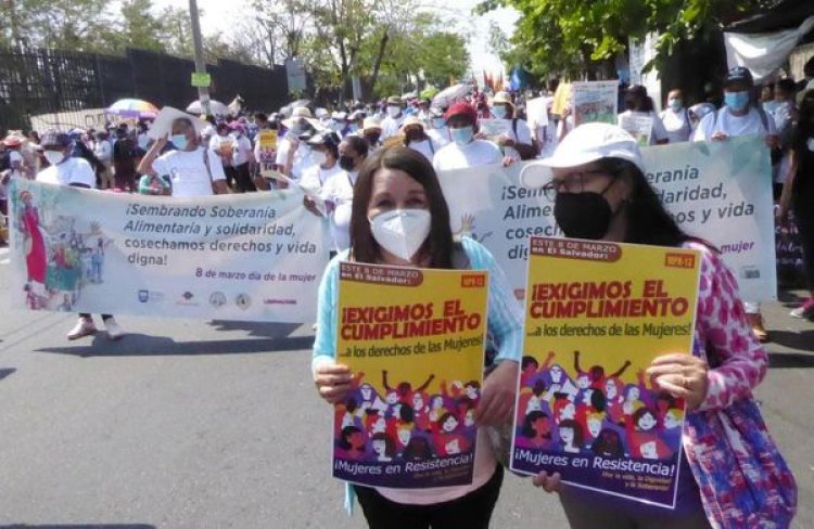 Organizaciones feministas marcharon en San Salvador este día 08 de marzo